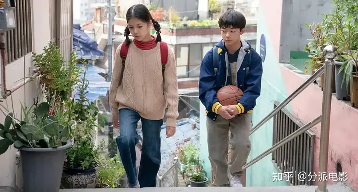 A24口碑大爆的新作《过往人生》,真有那么好看?