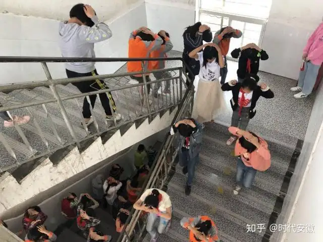 安徽阜南于集乡中小学校开展地震应急演练活动