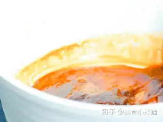 枇杷膏怎么熬？7旬老奶奶把配方和做法都告诉你，润肺止咳零失败(枇杷膏怎么熬好吃又简单)