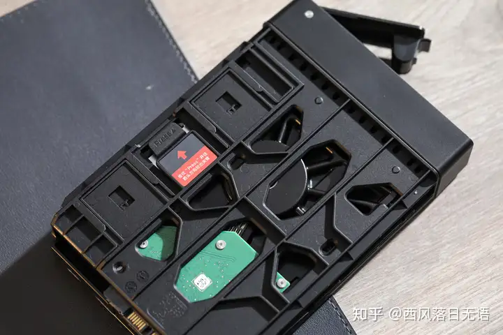 这很难吗?当萌新开始尝试专业四盘NAS,绿联私有云DX4600实用两周体验