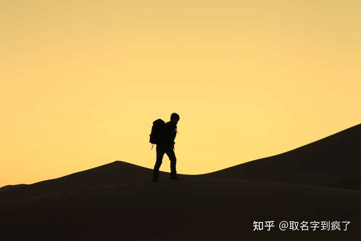 那種孤獨是你在早茶店裡只有一個人並且聽不懂粵語的尷尬;是你在青旅