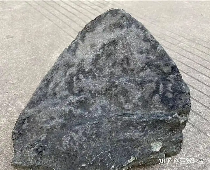 翡翠赌石的皮壳与内部玉质的关系 - 知乎