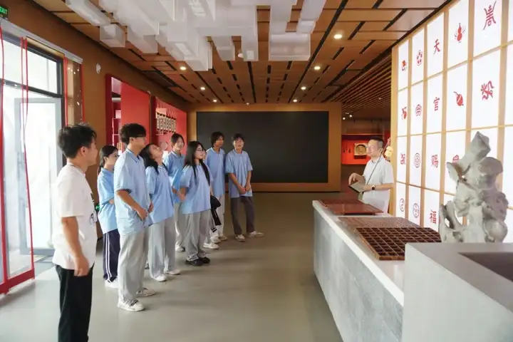 运河糕版映匠心 文脉传承青年行 | 塘栖校区大运河糕版博物馆参观活动(图2)