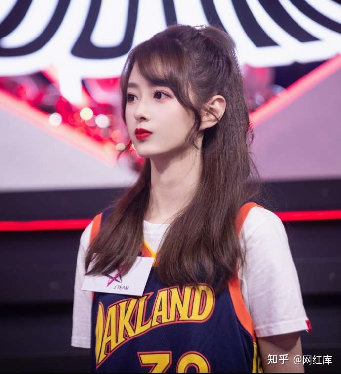 腾讯NBA女主播小七，美图精选 微博网红-第3张