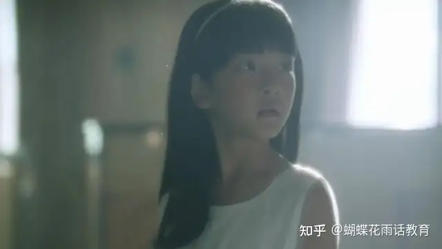 女儿遭遇霸凌，对方不以为意；父亲教科书式出手，霸凌者丧魂失魄