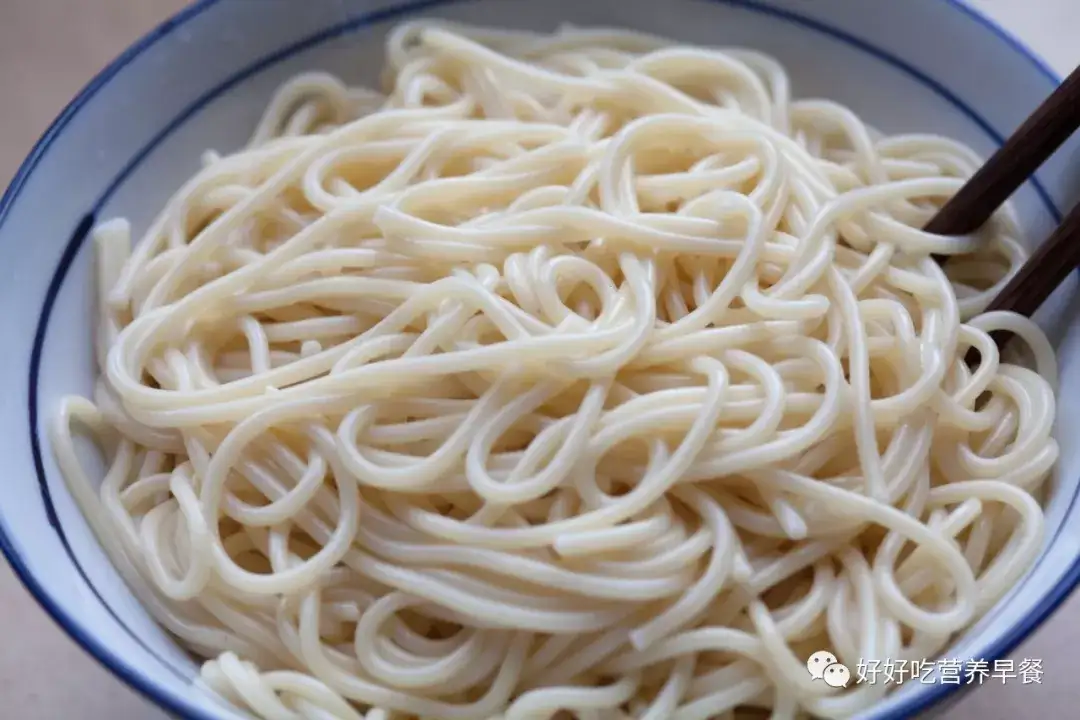 黑椒牛柳炒意面 牛奶炖木瓜 好好吃营养早餐39期 知乎