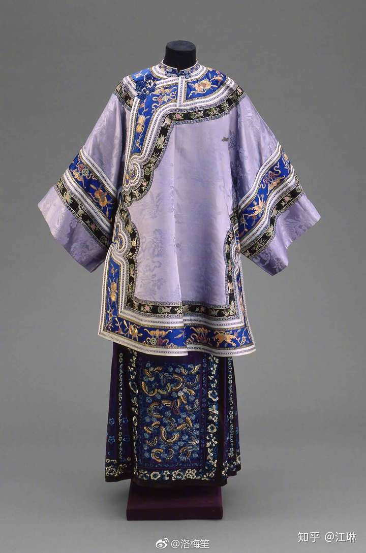 如果说汉服在清朝初期断代的话,那图中这种衣服算是什么?