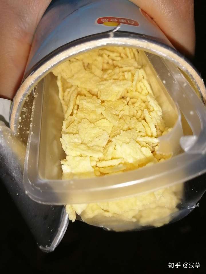 咯吱咯吱~~~薯片很好吃,但是经常挑中碎的很多的桶装乐事薯片.>.