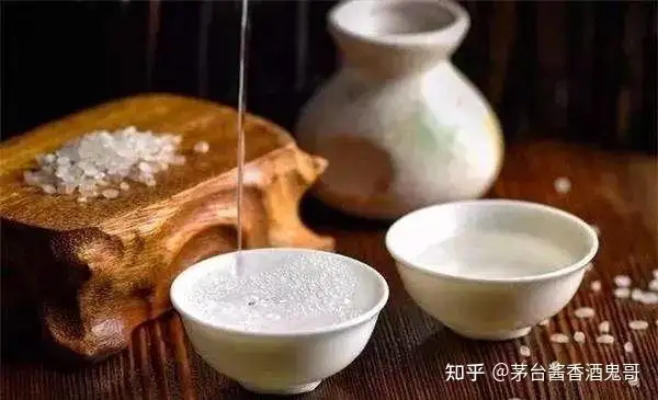 酒精勾兑和粮食酒区别在哪
？