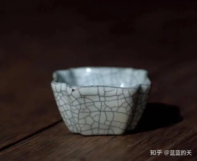 中国 哥窯 青磁 金絲鉄線 氷裂文瓶 M R6259 - 工芸品