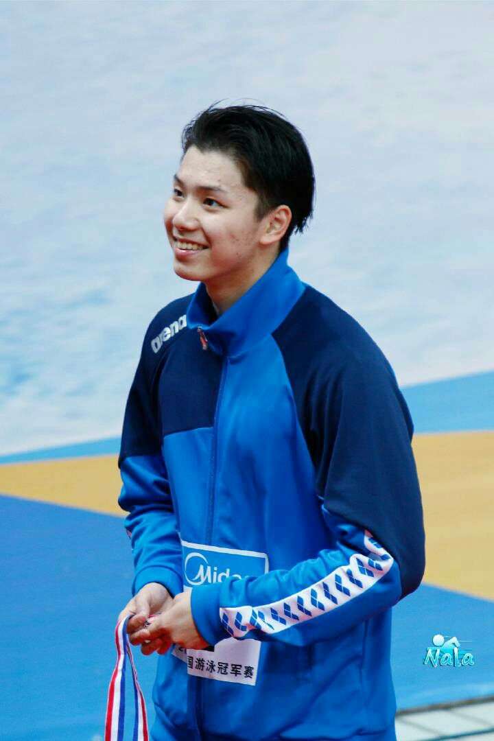 如何评价游泳运动员李广源的外貌?