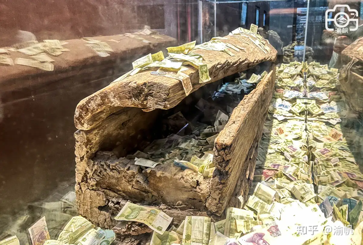 白帝城的三峡悬棺 如何放上悬崖成千古之谜 游客为何纷纷扔钱 知乎