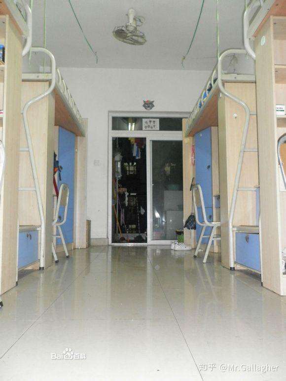 重庆科技学院的宿舍条件如何?校区内有哪些生活设施?