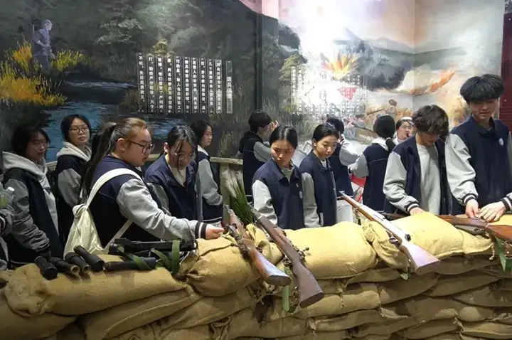清明祭英烈 传承忠烈魂 | 塘栖校区西南山新四军烈士陵园清明祭扫活动(图17)