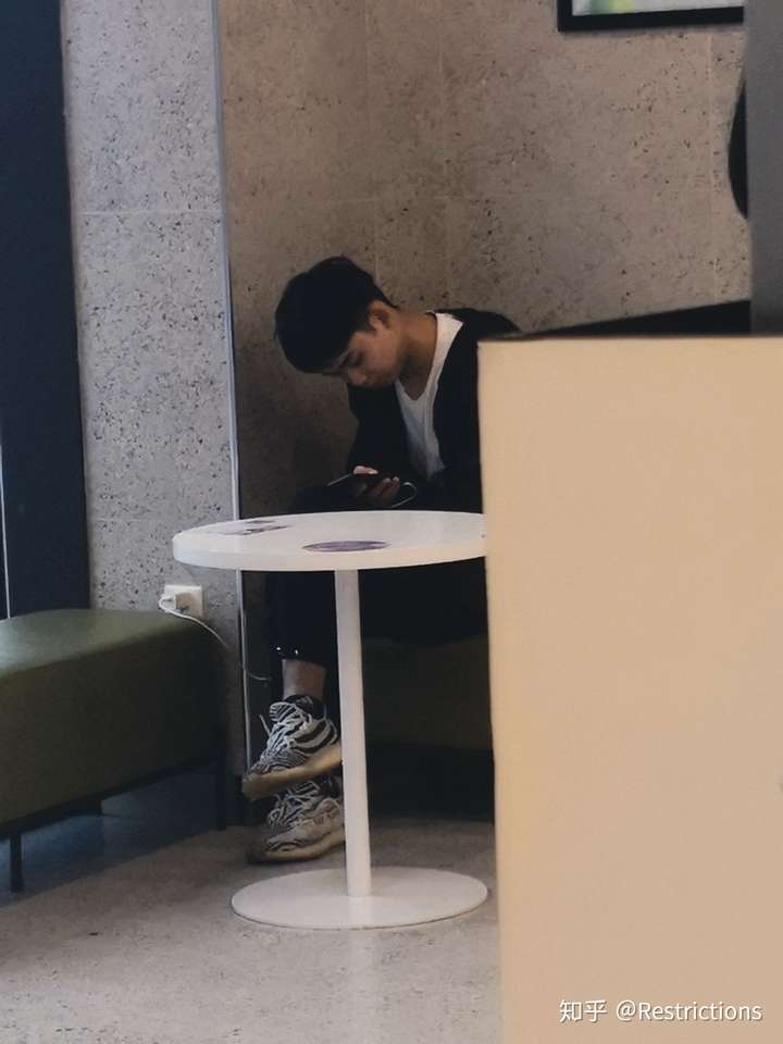 奶茶店看到的帅哥哈哈哈