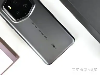 荣耀旗舰手机magic6 rsr保时捷设计配有新一代金刚巨犀玻璃,即第二代