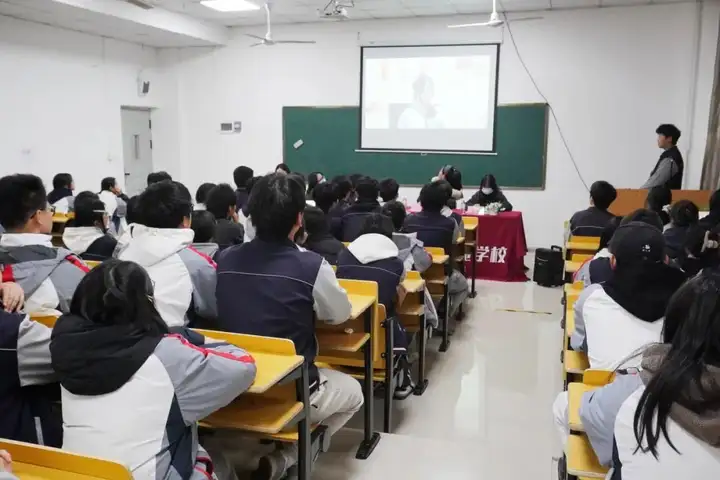 【紅色校園】信念如磐礪初心 青春揚(yáng)帆擔(dān)使命 | 塘棲校區(qū)團(tuán)課順利結(jié)業(yè)!(圖6) 【紅色校園】信念如磐礪初心 青春揚(yáng)帆擔(dān)使命 | 塘棲校區(qū)團(tuán)課順利結(jié)業(yè)!(圖6)