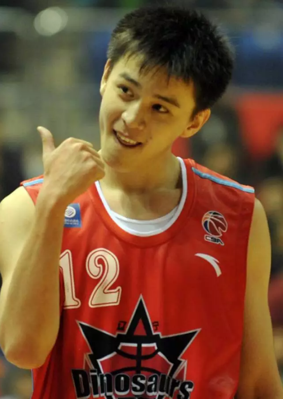 而09年cba的扣篮王吴楠则最爱樱木花道.