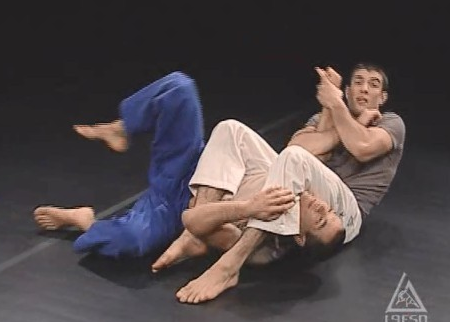 為什麼巴西柔術中的十字固(armbar)無法掙脫?