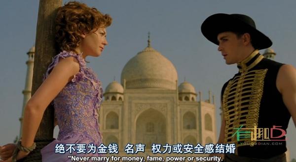 莫卧儿帝国的皇帝沙贾汗在妻子死后,悲痛万分他召来了当时最好的建筑