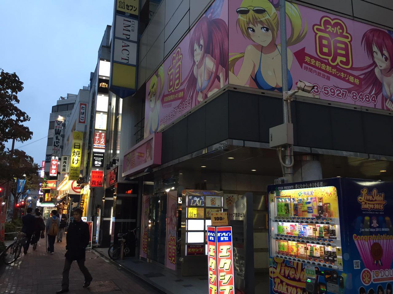 航拍日本东京新宿歌舞伎町一条街，全球有名的日本红灯区！