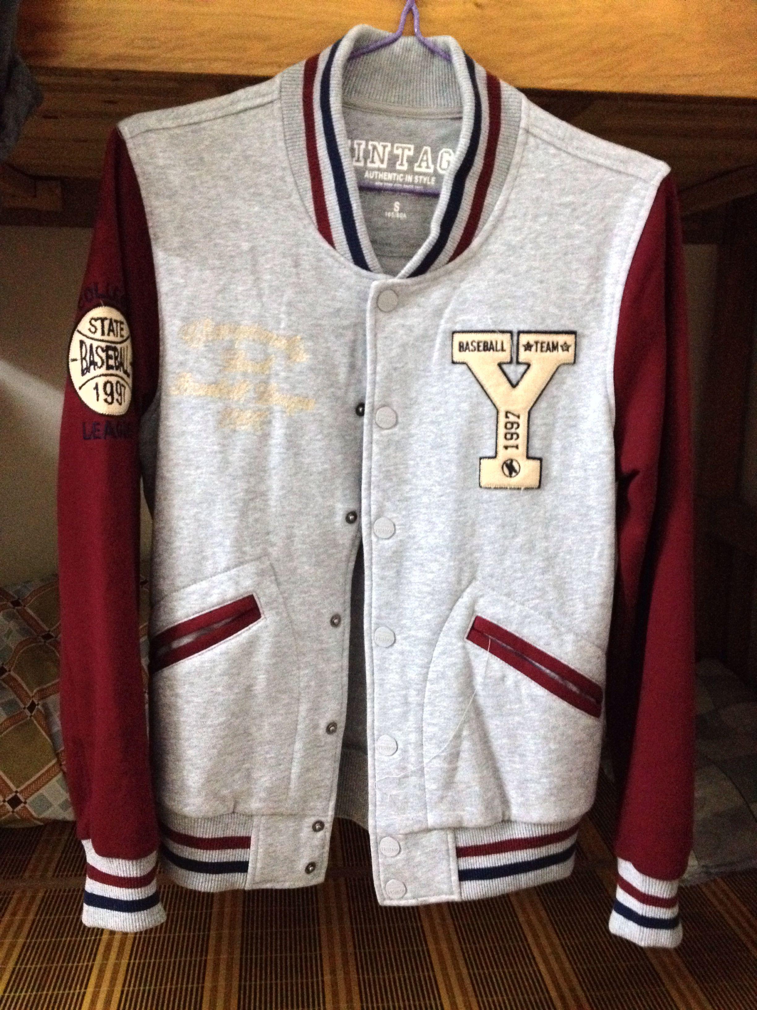 <em>浅灰色</em>棒球<em>外套</em>内搭<em>什么</em>衣服好?或者<em>打底</em>衫?