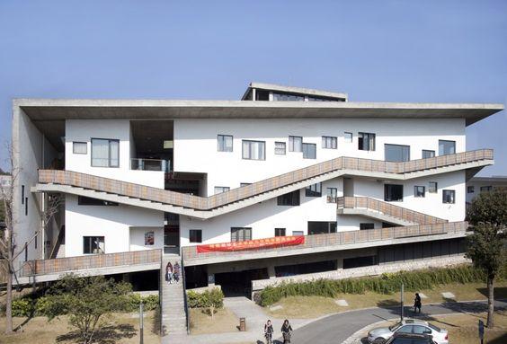 回到主题,在加歇别墅的最初一稿中有一张庭院的场景