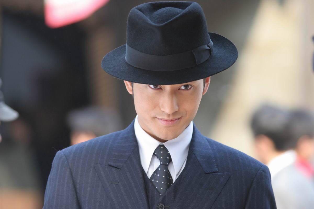 (这是许文强你敢信?) 这么经典的笑容,你敢说不是?