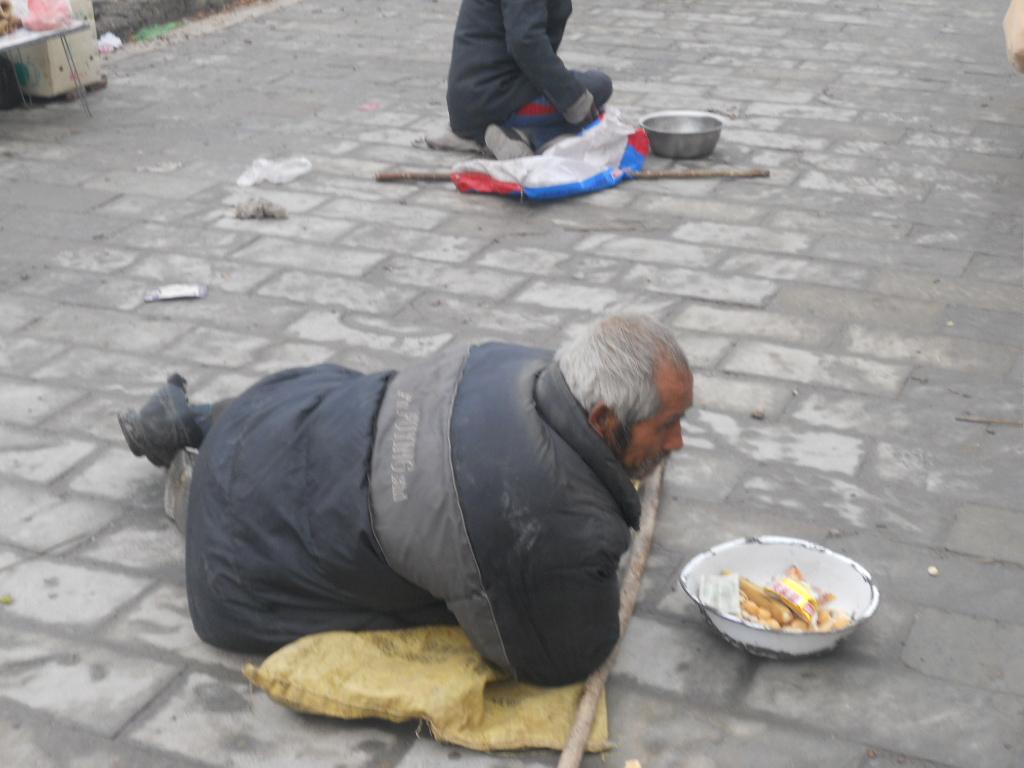 乞丐的破碗图片 讨饭图片