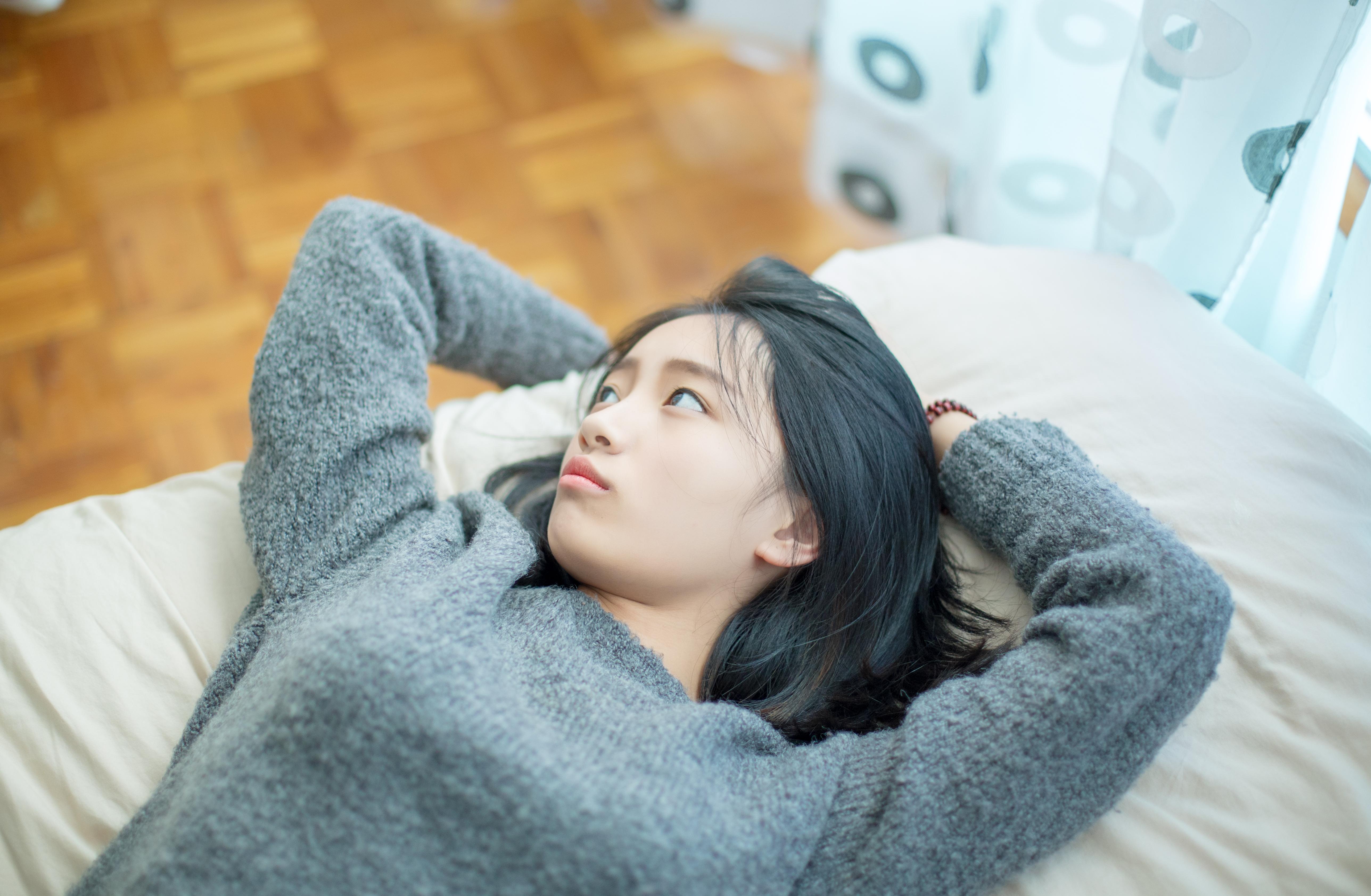 怎么在家里拍人物照片 aebcc62a6d1bc799a66e58c1174f6ad2_r.jpg