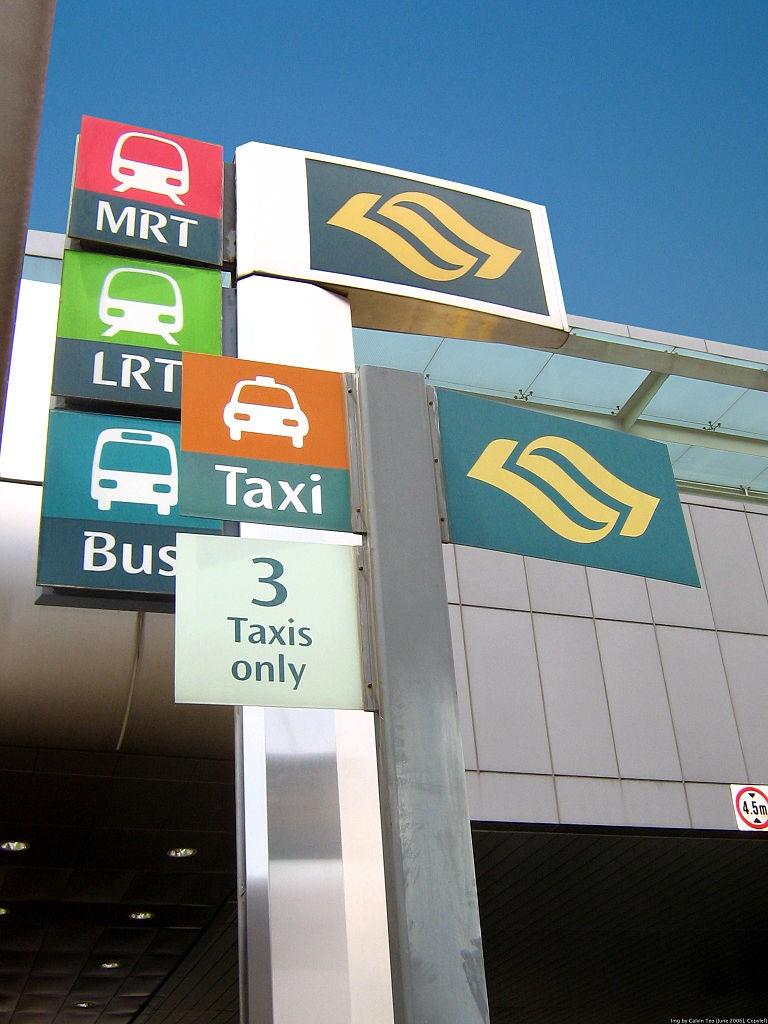 大致来讲,新加坡的公共交通包括:taxi(出租车),mrt(地铁), lrt(轻轨)