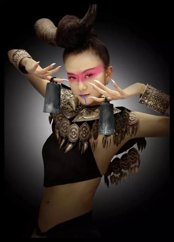 当多情的双鱼座男遇到神秘的天蝎座女：一段梦幻而深沉的星座爱情故事 (当多情的双鱼会怎么样)