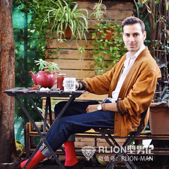 怎么把牛仔裤的裤脚卷起来? - 欧阳的回答 - 知