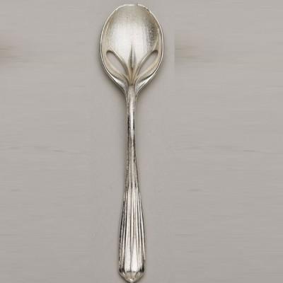 西方民族惯用叉子,东方民族惯用筷子,而唯有勺子,全世界任何一个民族