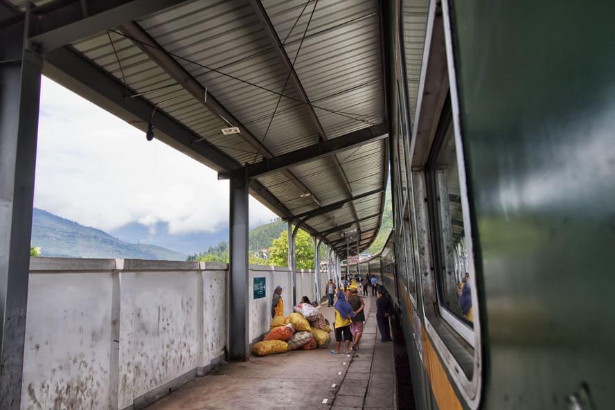 完整走完宝成线、成昆线是怎样一种感受? - 东