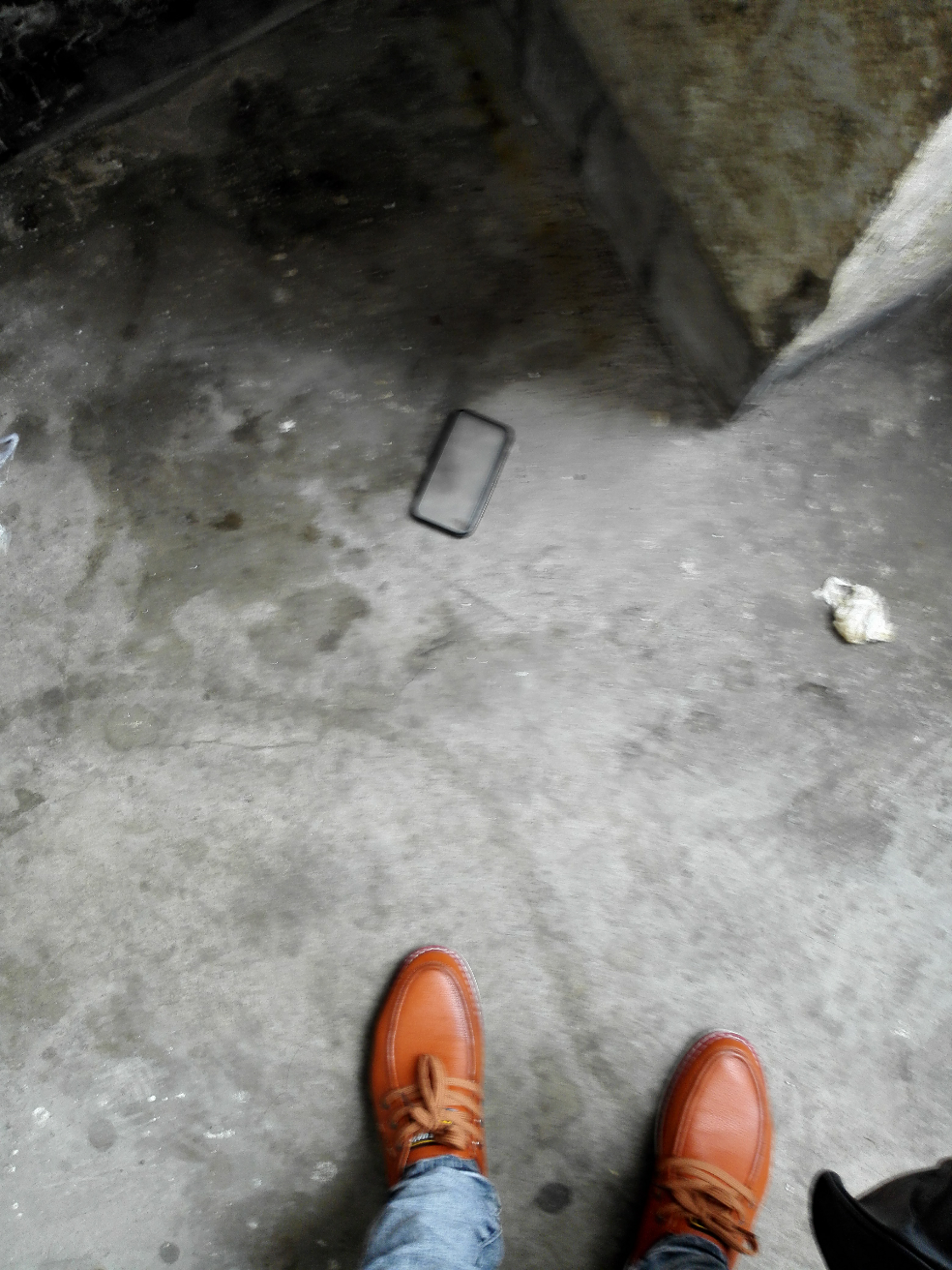 苹果4s被偷,我的位置是开启的,对方关机怎么办