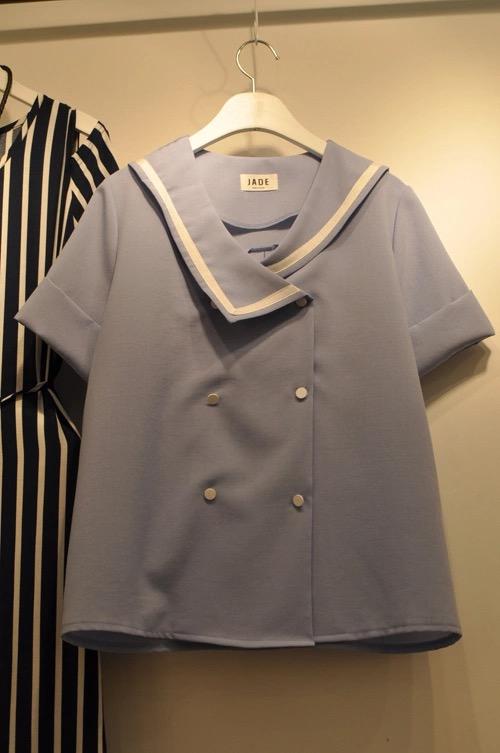 女生如何解决衬衫胸前扣子撑开的缝隙? - 它它