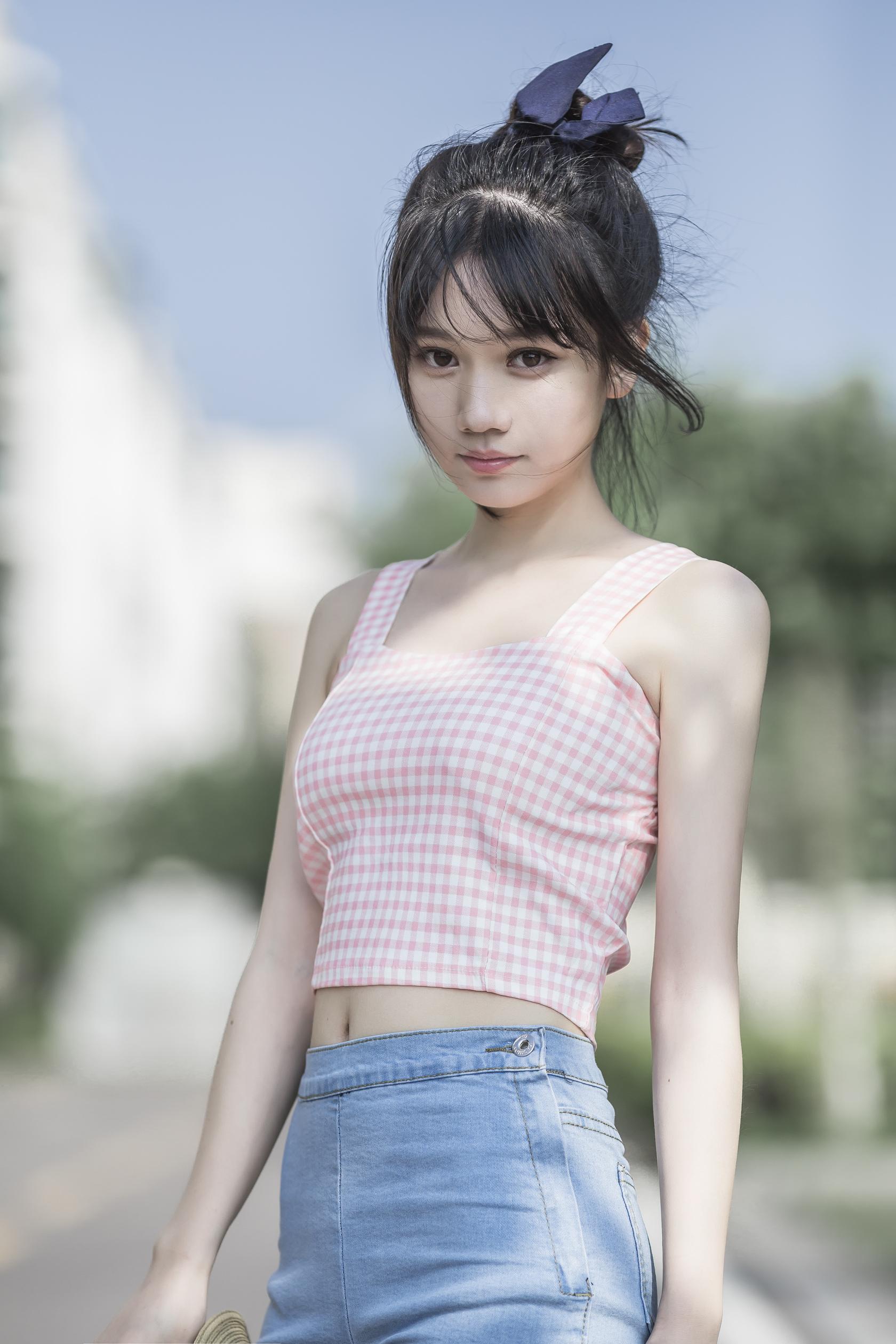 lofter赵方方fan这种风格的照片要怎么调,为什么她的脸看起来不像正常