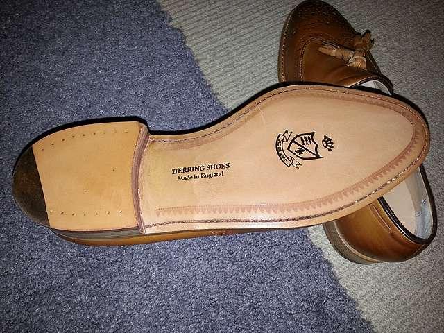 herring 是上世纪六十年代建立的英国著名鞋店,依仗着和北安普顿郡