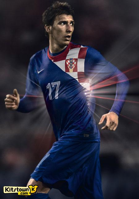 有哪些冷门却好看的足球队队服?