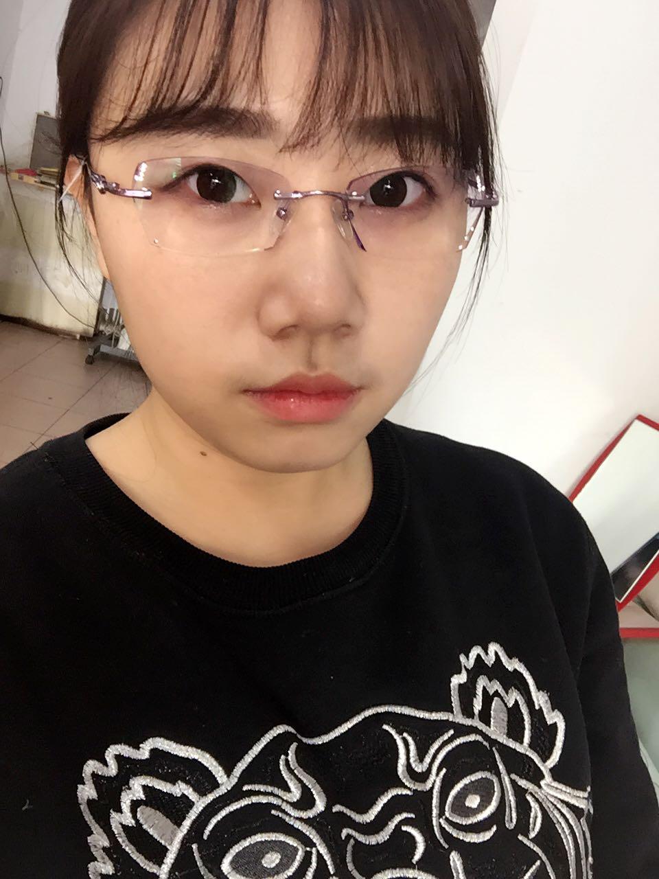 戴眼镜的女孩怎样自拍好看