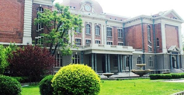 天津外國語大學(tianjin foreign studies university)坐落在北方