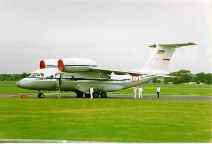 如上图的c-5战略运输机,就设计发动机对后缘开裂式襟翼吹气增加升力