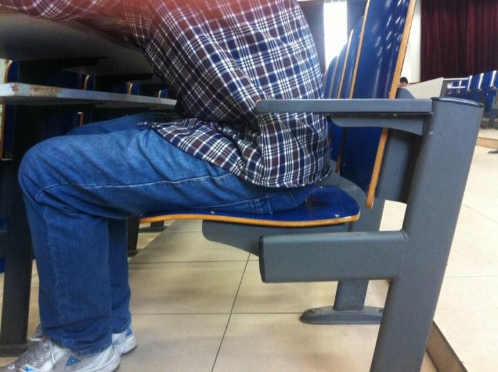 电影院或者大学教室那种翻折的椅子怎么支撑力