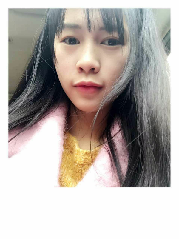 这是我和二妹. 这是我们家微信群,那个热闹.