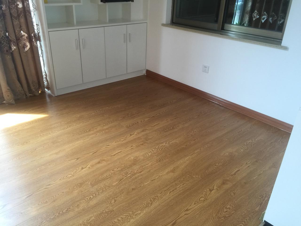 自家32寸显示器想配一个电脑桌,求推荐?