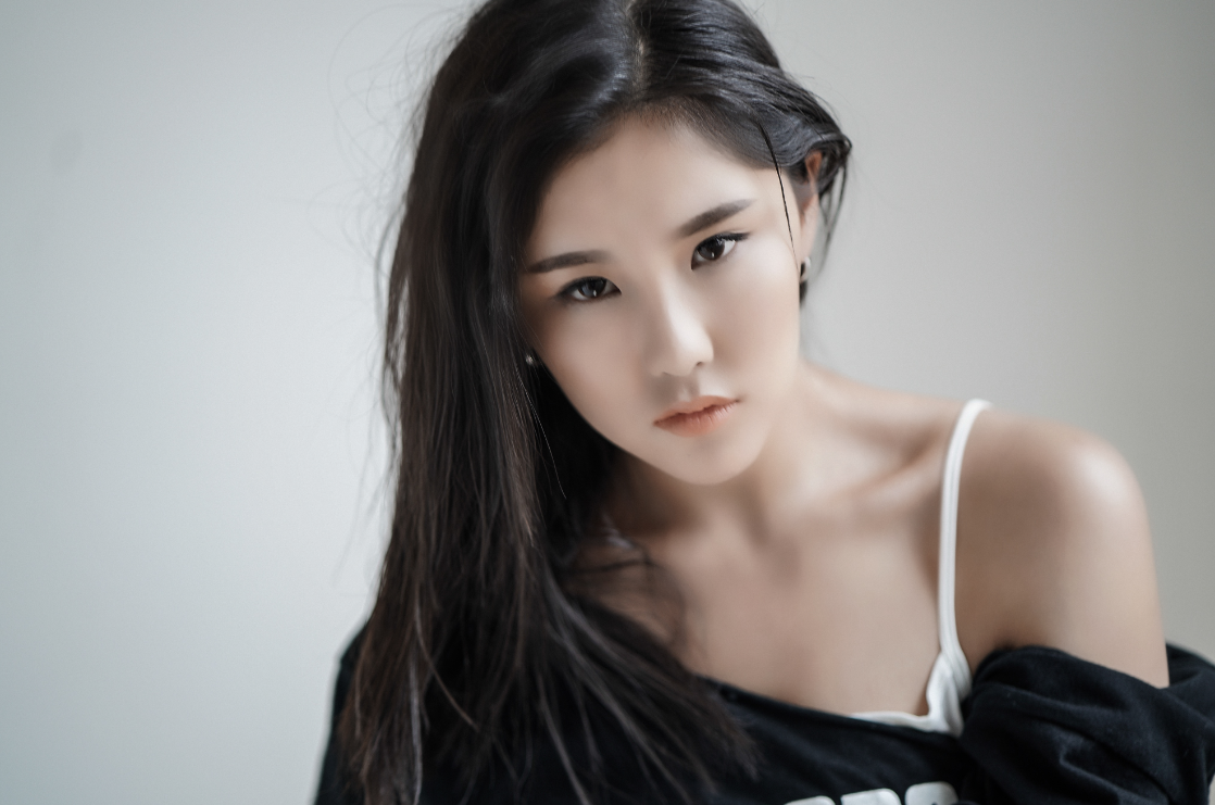 王若桐单曲《别哭》上线 "声音流氓"婉转诉说