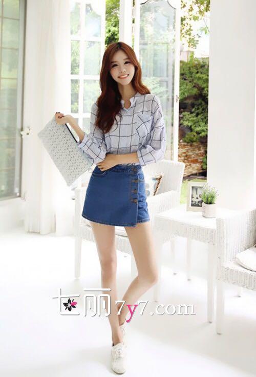 女生穿<em>包臀裙配运动鞋</em>是什么样的? - 吕葡萄的