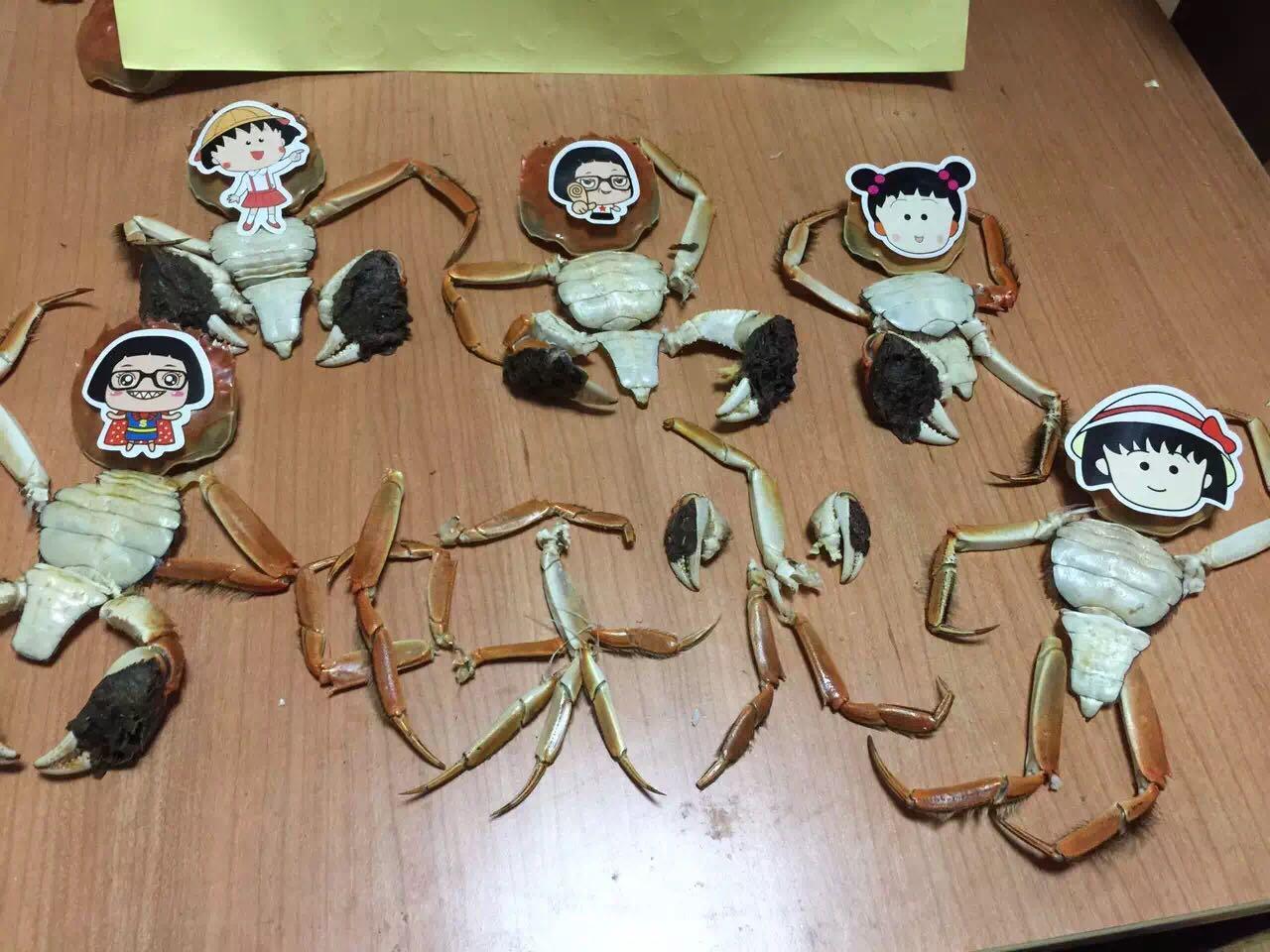 中秋节给客户送了大闸蟹券和月饼。年底给客户