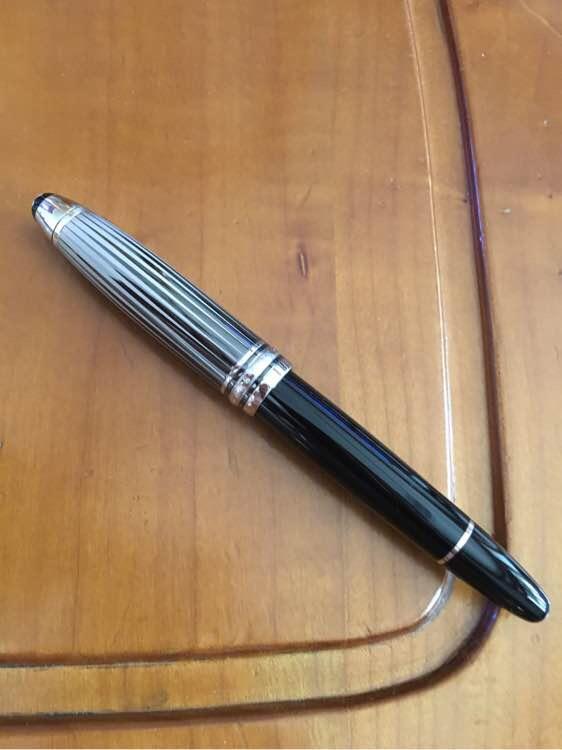 朋友送了支万宝龙的钢笔,怎么看是什么型号?